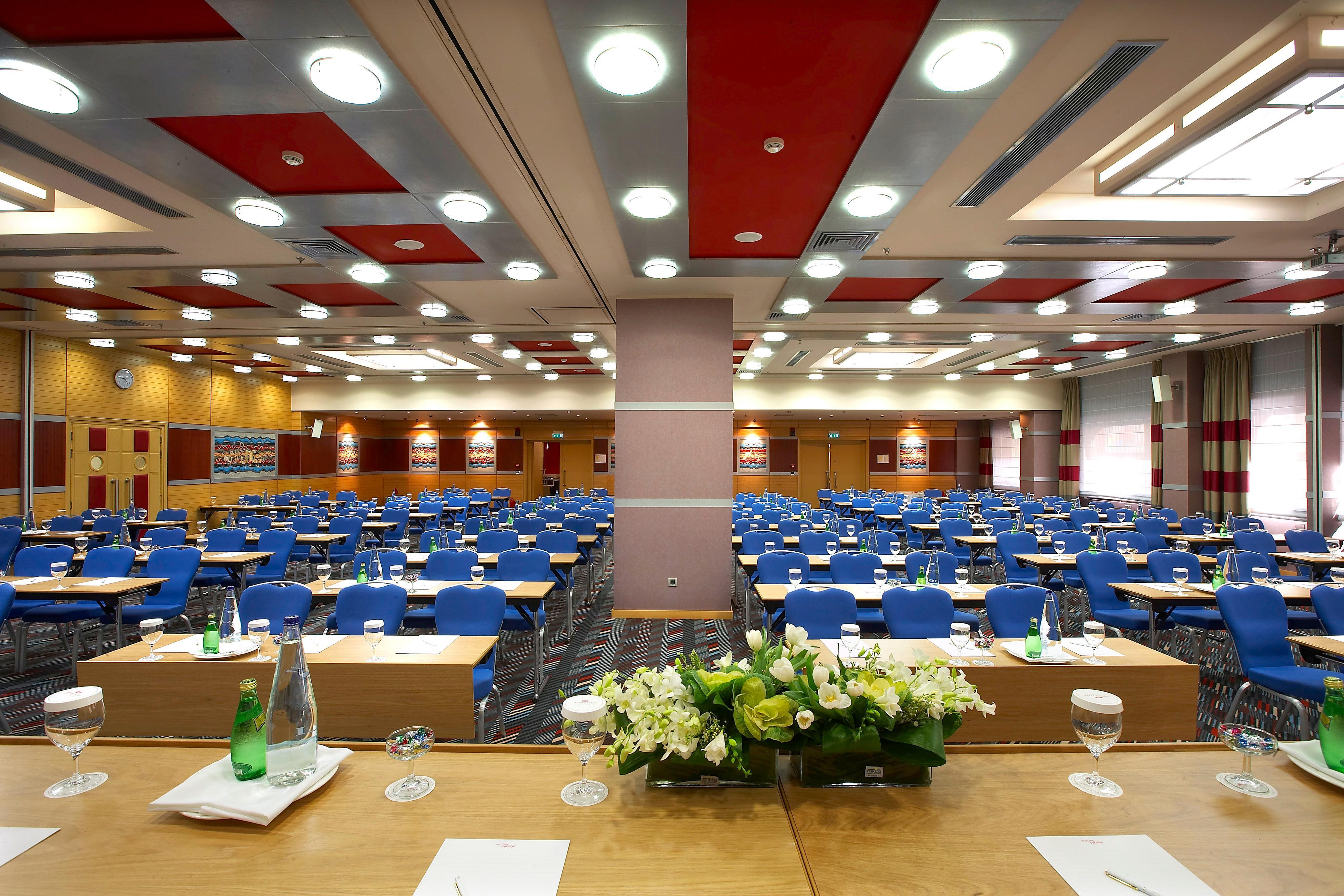 คราวน์ พลาซา เอเธนส์ ซิตี้ เซ็นเตอร์ Hotel ภายนอก รูปภาพ